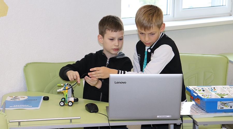 Робототехника 2 класс (WeDo 2.0 + Scratch) Робототехника 2 класс (WeDo 2.0 + Scratch)
